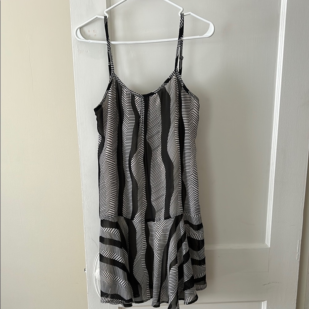 Mystree Black and White Wave Pattern Mini Dress